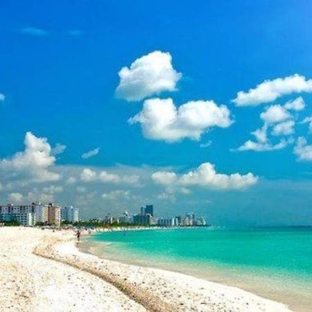 Women Only Rooms - Men Only Rooms - Free Wifi - Coffee Parking - Lockers Miami Buitenkant foto
