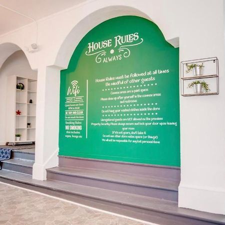 Women Only Rooms - Men Only Rooms - Free Wifi - Coffee Parking - Lockers Miami Buitenkant foto