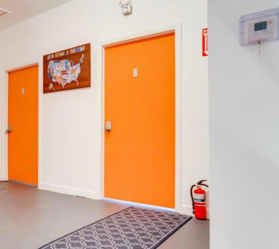 Women Only Rooms - Men Only Rooms - Free Wifi - Coffee Parking - Lockers Miami Buitenkant foto