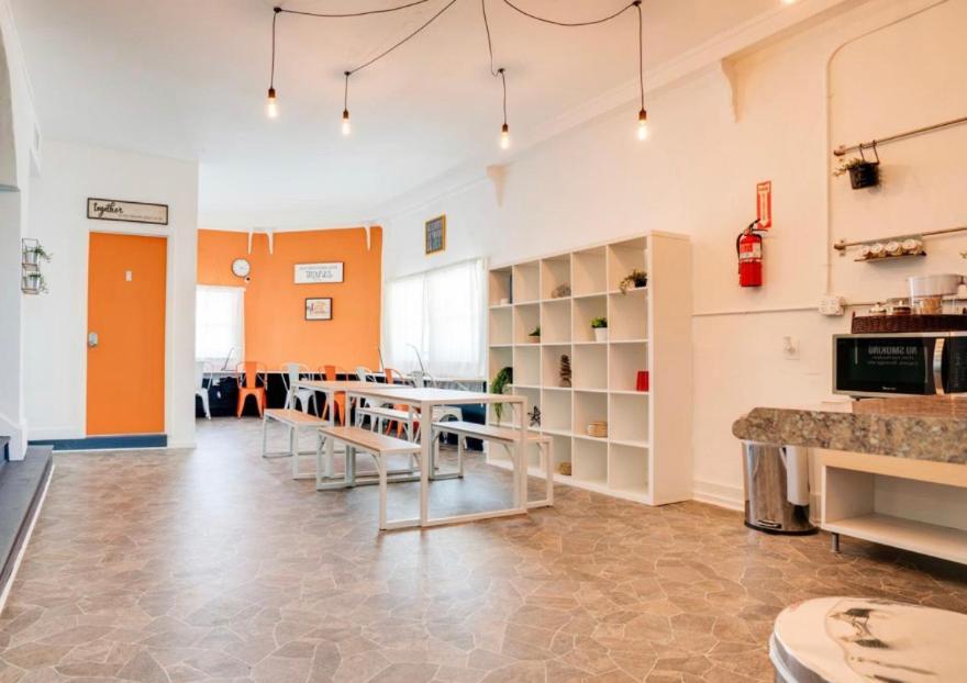 Women Only Rooms - Men Only Rooms - Free Wifi - Coffee Parking - Lockers Miami Buitenkant foto