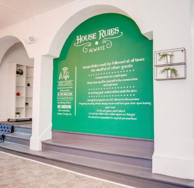 Women Only Rooms - Men Only Rooms - Free Wifi - Coffee Parking - Lockers Miami Buitenkant foto